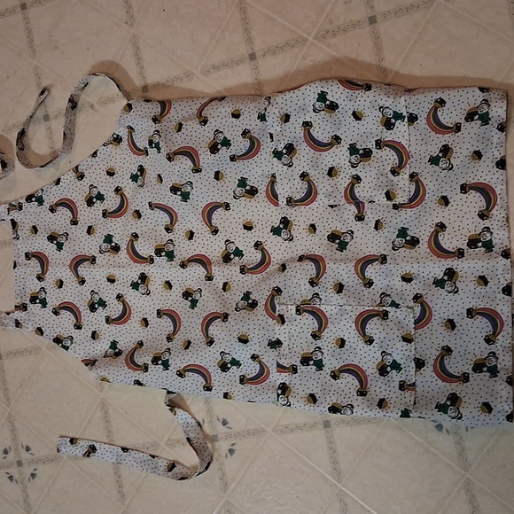 St Patricks Apron - Picture 2 of 4